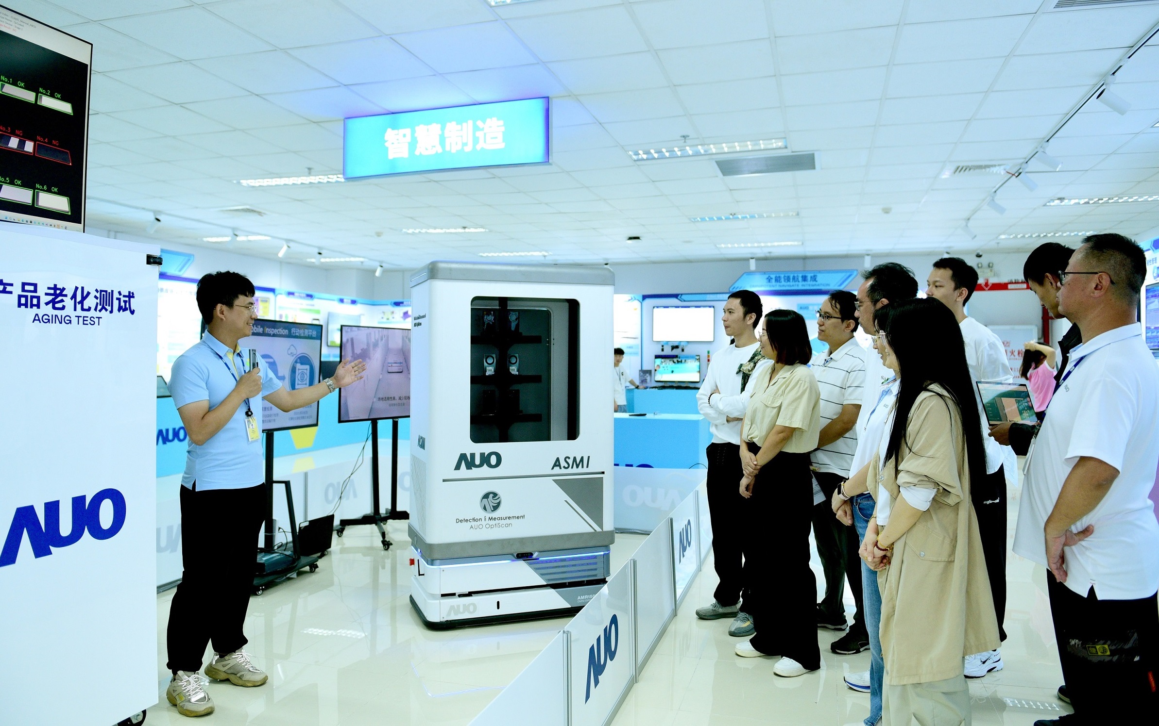 友達廈門將5G+ABC技術串聯生產管理全流程，打通研發、採購、生管、製程、設備、品質等產品全生命週期製造流程，完成數位化設計、智慧供應鏈、智慧座艙、全流程設備管理、資料驅動優化、智慧線上檢測、智慧品管等自我調整生產模式升級