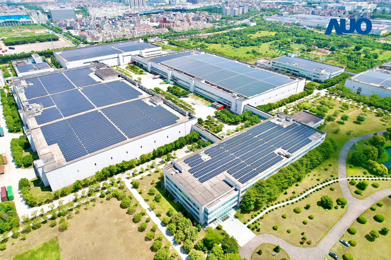 友達廈門推動智慧製造同時，透過綠電創能縱深推進綠色轉型，廠區全屋頂鋪設太陽能板，每年太陽能發電 2,600多萬度